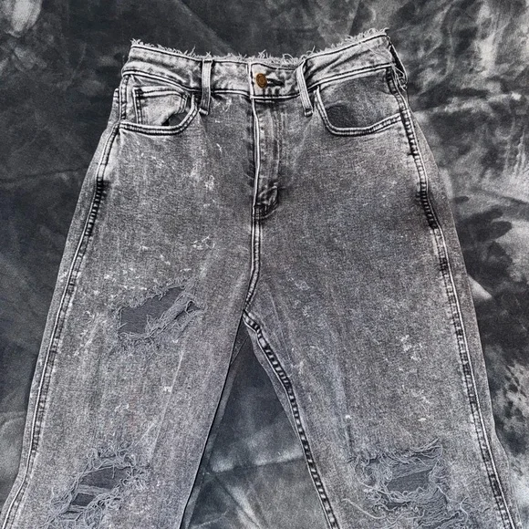 Women’s Hollister High Rise Mom Jeans - Picture 3 of 5